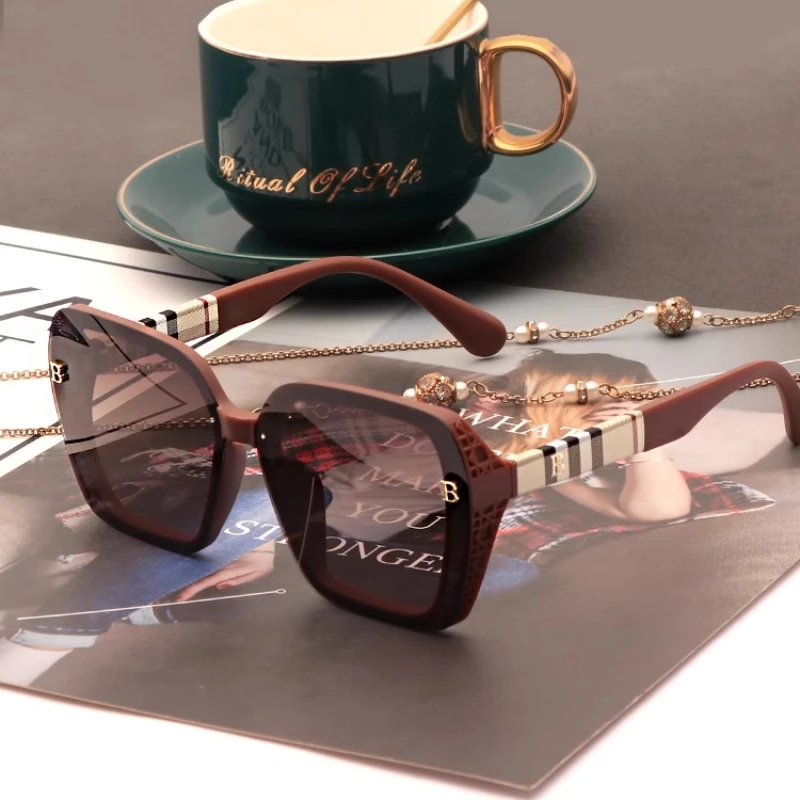 2025 New Large Frame Sunglasses for Women Men Ladies Square Sun Glasses Polarized High Definition Sunglass Women's Light Luxury
2025 New Large Frame Sunglasses for Women Men Ladies Square Sun Glasses Polarized High Definition Sunglass Women's Light Luxury