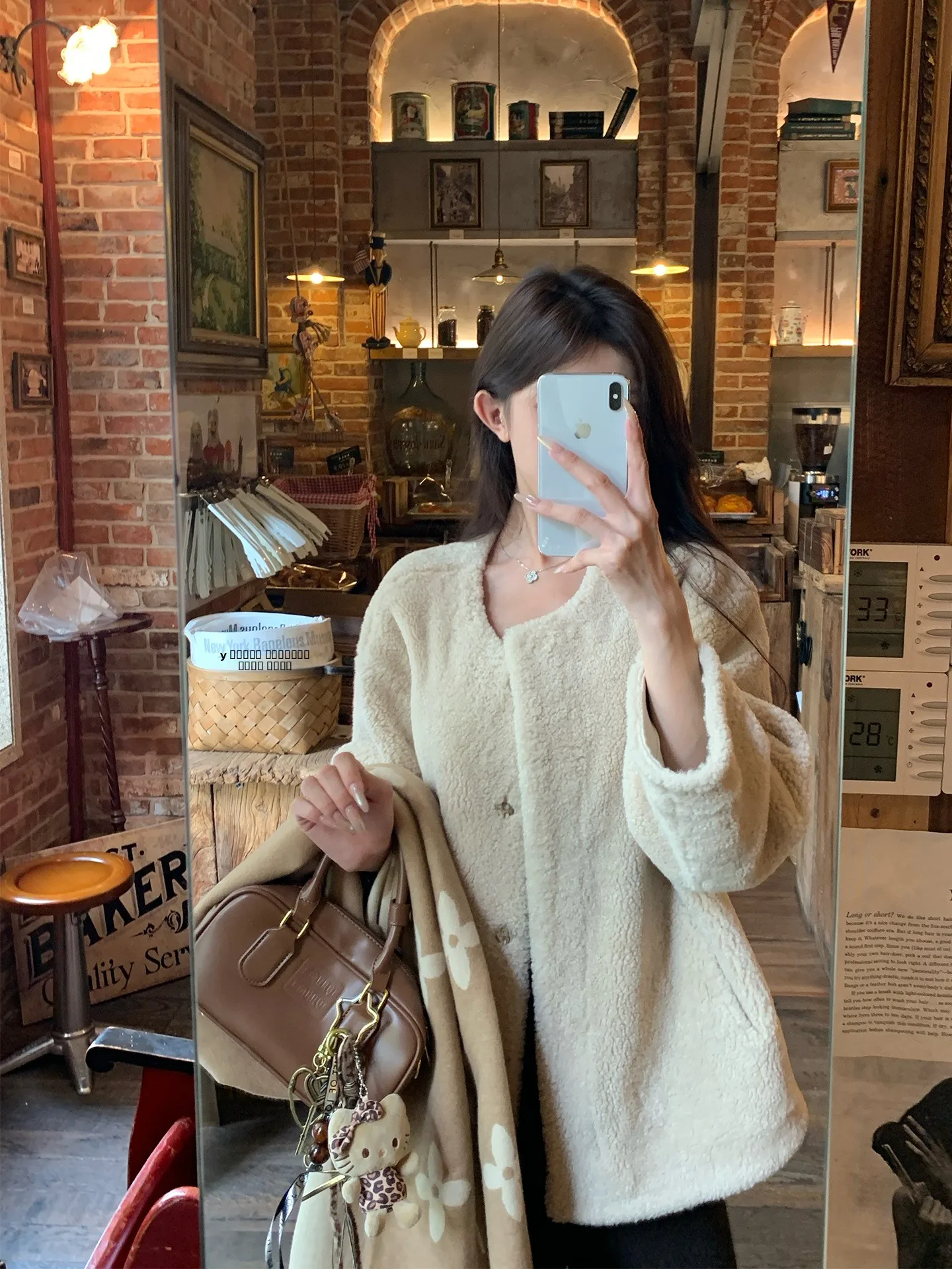 Korean Sle Thiened Long eepskin Coat Soft Plu Autumn Winter Women's Outerwear Stand Fit Warm Long Sve Button Cl...
Korean Sle Thiened Long eepskin Coat Soft Plu Autumn Winter Women's Outerwear Stand Fit Warm Long Sve Button Cl...