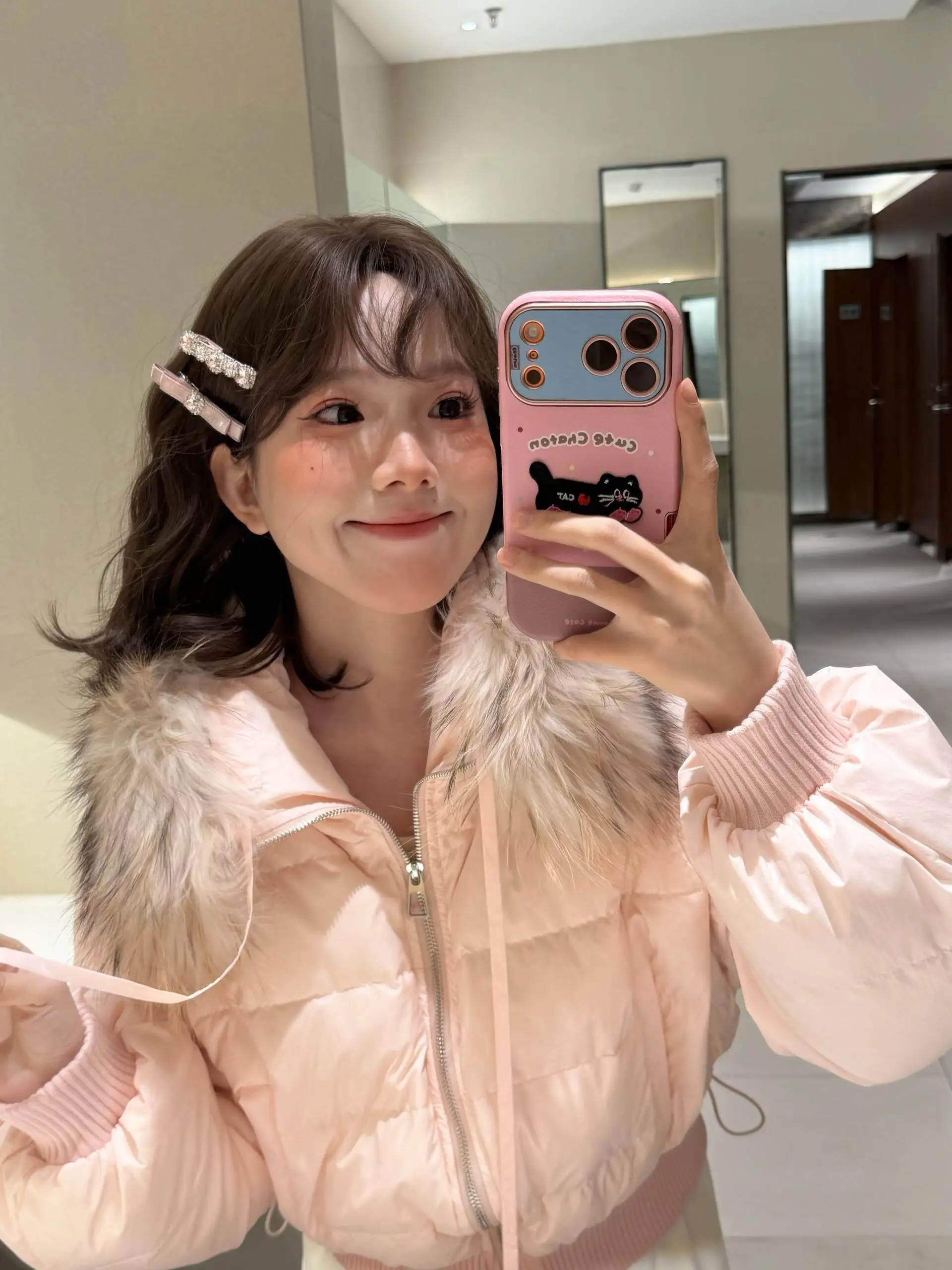 Корейское зимнее женское пальто из утепленного хлопка с милым розовым меховым воротником, на молнии, с завышенной талией
Корейское зимнее женское пальто из утепленного хлопка с милым розовым меховым воротником, на молнии, с завышенной талией