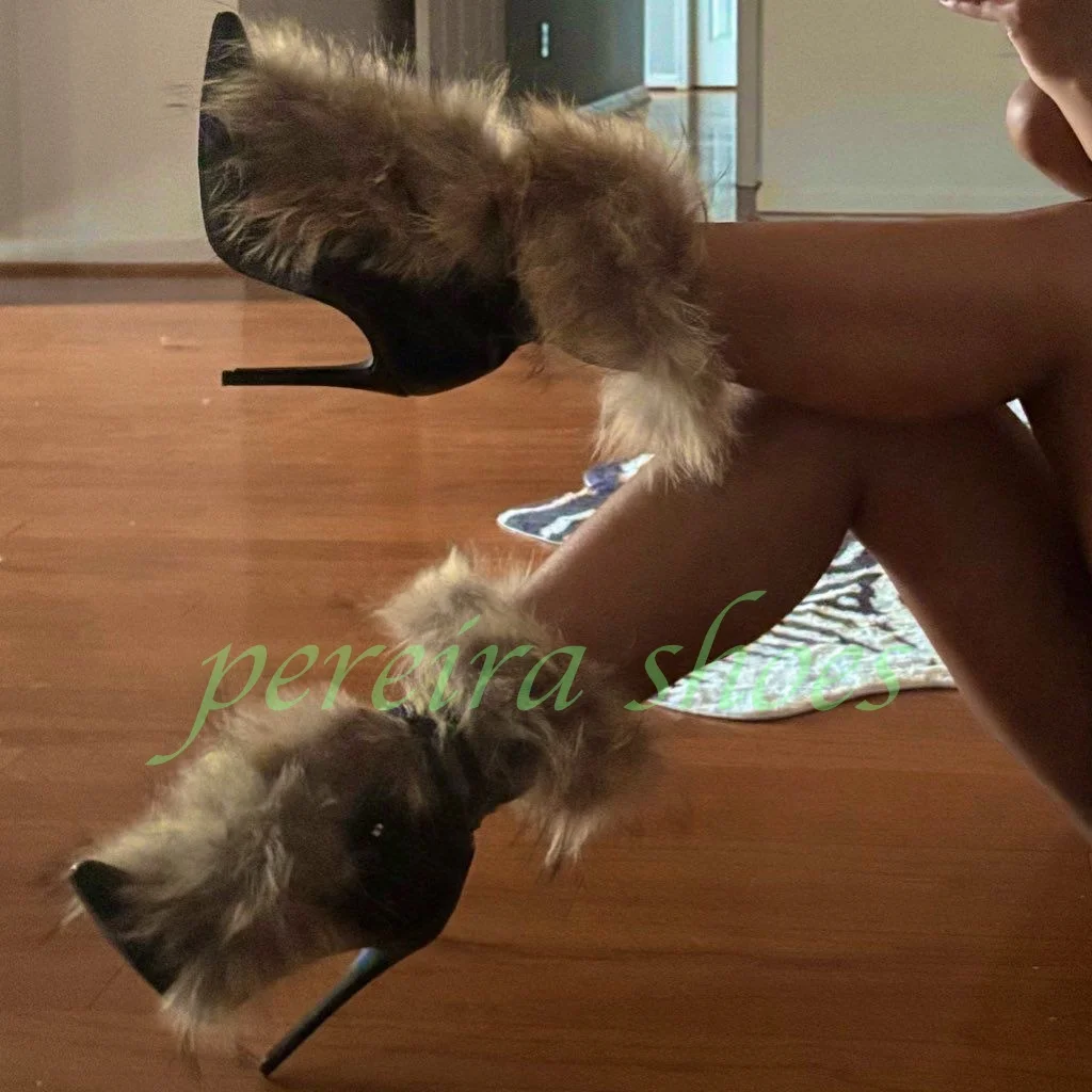 Lady Gladiator Fur Pointed Toe Ankle Boots Warm Retro Style Feather Boots Runway Footwear Stiletto Heel Fall Dress Boots Size 46
Lady Gladiator Fur Pointed Toe Ankle Boots Warm Retro Style Feather Boots Runway Footwear Stiletto Heel Fall Dress Boots Size 46