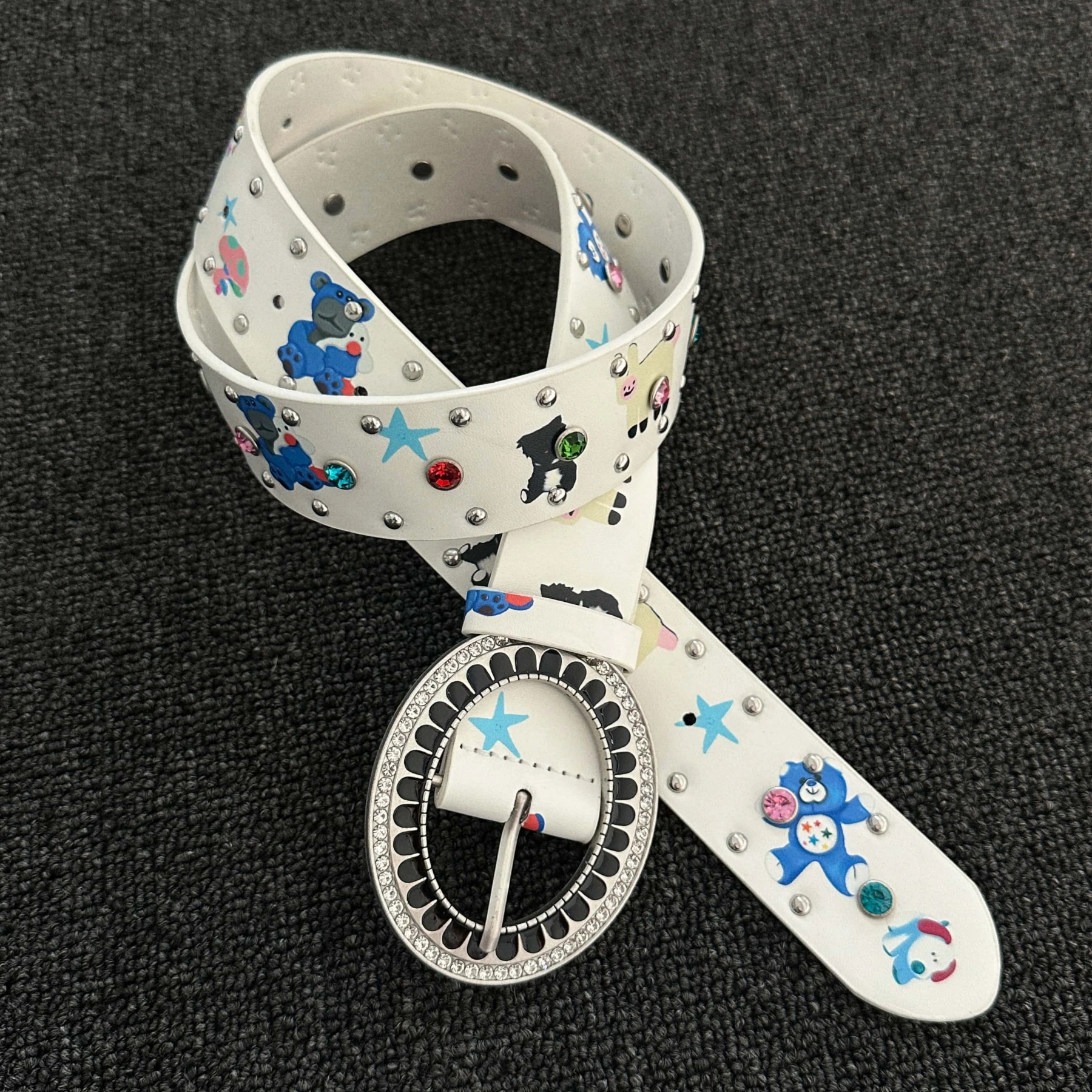 White rivet dopamine cartoon colorful diamond belt, heavy-duty rhinestone-encrusted metal buckle belt, high-design sense
White rivet dopamine cartoon colorful diamond belt, heavy-duty rhinestone-encrusted metal buckle belt, high-design sense