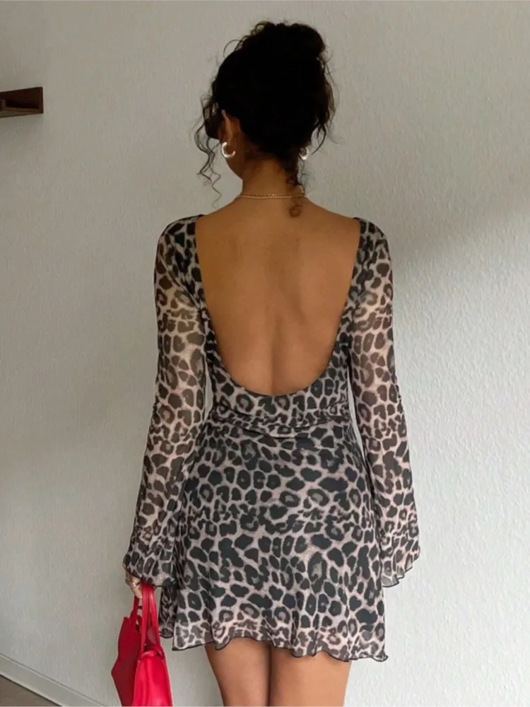 Backless Dresses 2025 Woman Fashion Mini Dress Foreign Style Chiffon Vestidos Street Wind Commuting Sexy Leopard Print Wrap Hip
Backless Dresses 2025 Woman Fashion Mini Dress Foreign Style Chiffon Vestidos Street Wind Commuting Sexy Leopard Print Wrap Hip