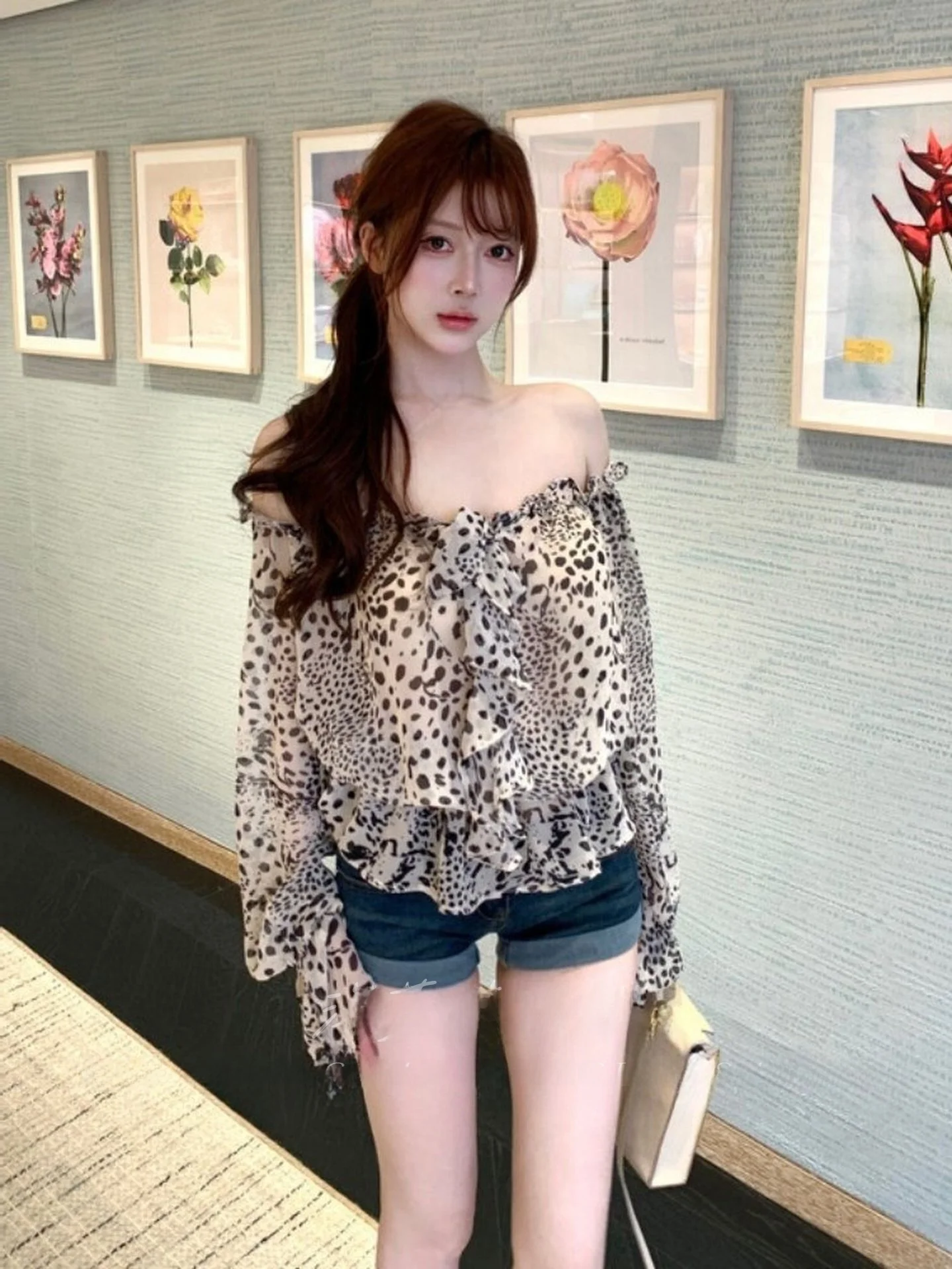 Retro One Shoulder Leopard Print Long Sleeve Chiffon Shirt Women Loose Flounce Sashes Slimming Top Skin Friendly Breathable
Retro One Shoulder Leopard Print Long Sleeve Chiffon Shirt Women Loose Flounce Sashes Slimming Top Skin Friendly Breathable