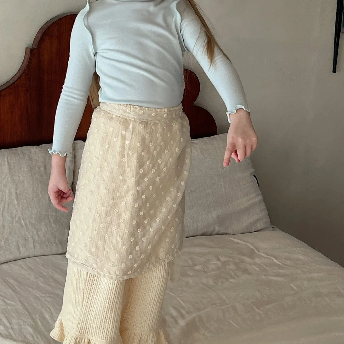 Girls Pants 2024 Autumn New Childrens Clothes Korean Style Wide Leg Knitted Pants Girls Lace Casual Simple and All-match
Girls Pants 2024 Autumn New Childrens Clothes Korean Style Wide Leg Knitted Pants Girls Lace Casual Simple and All-match