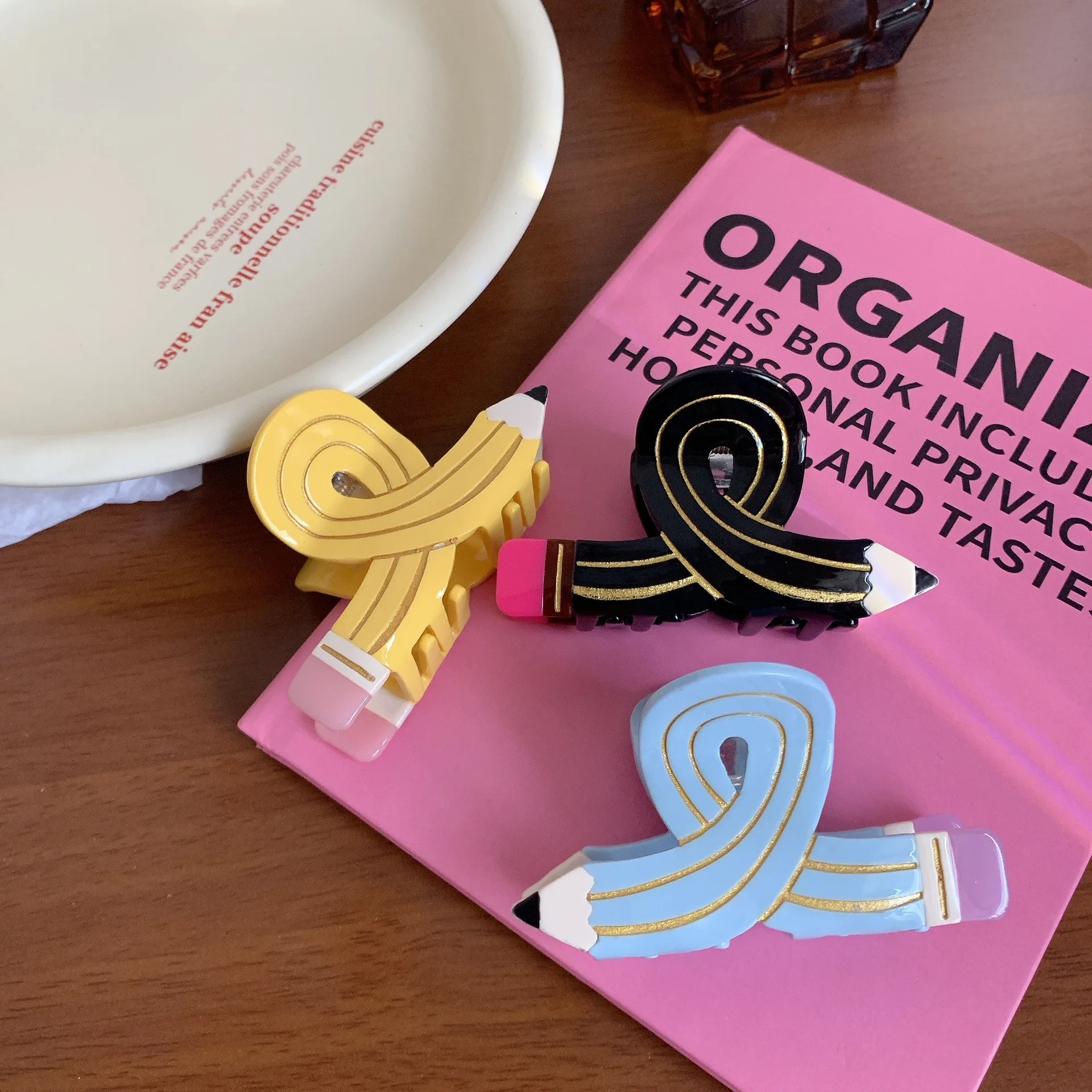 DuoShang New Style Colorful Cross Pencil Hair Claw Acetate Claw Clips Spliced Pencil Crab Hair Clips for Women Hair Accessories
DuoShang New Style Colorful Cross Pencil Hair Claw Acetate Claw Clips Spliced Pencil Crab Hair Clips for Women Hair Accessories