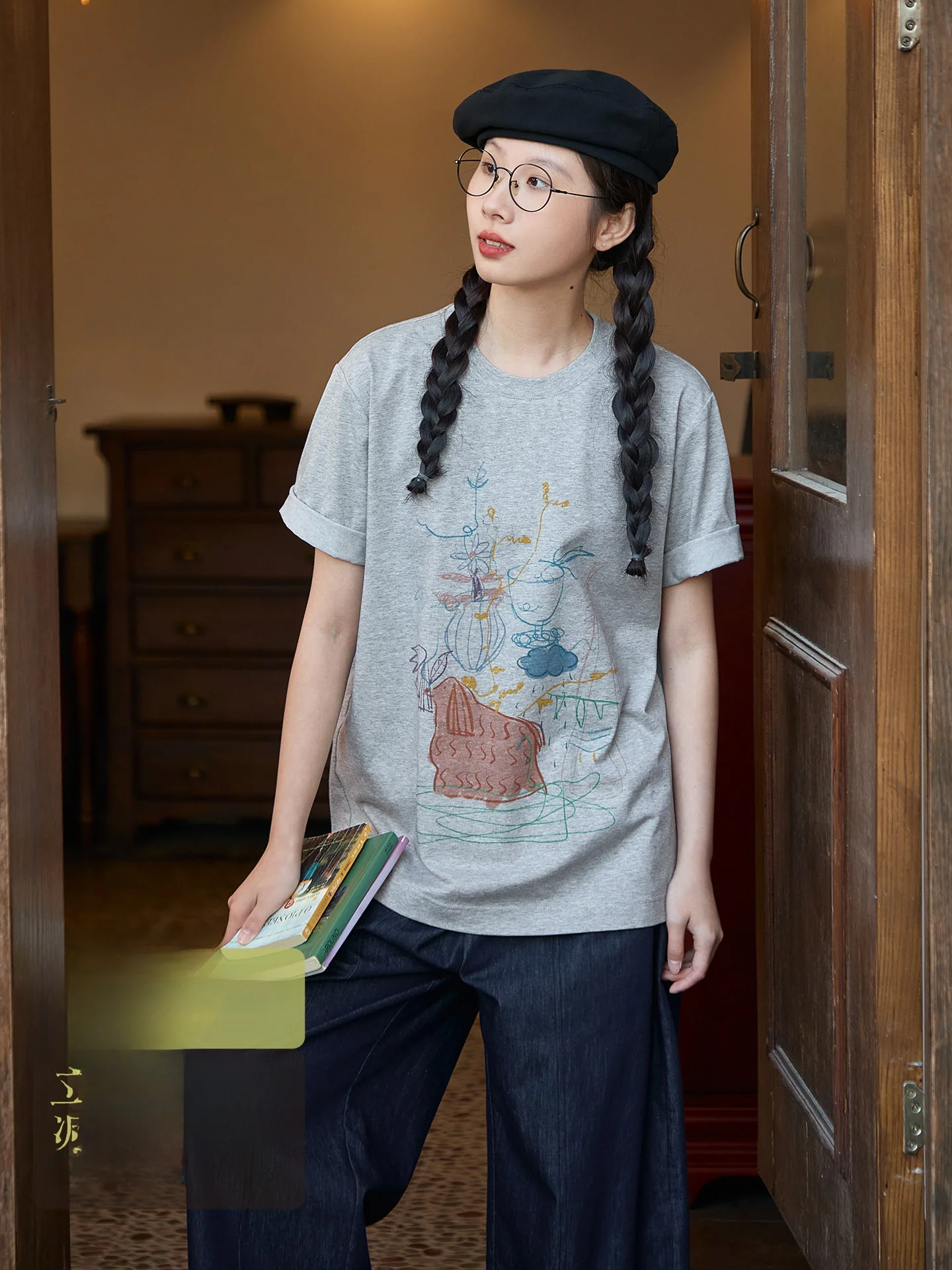 Casual Japanese Style Short Sleeve T-Shirt Women's round Neck Printed Top Grey Summer Versatile Loose Fit Cotton Blend Tee
Casual Japanese Style Short Sleeve T-Shirt Women's round Neck Printed Top Grey Summer Versatile Loose Fit Cotton Blend Tee