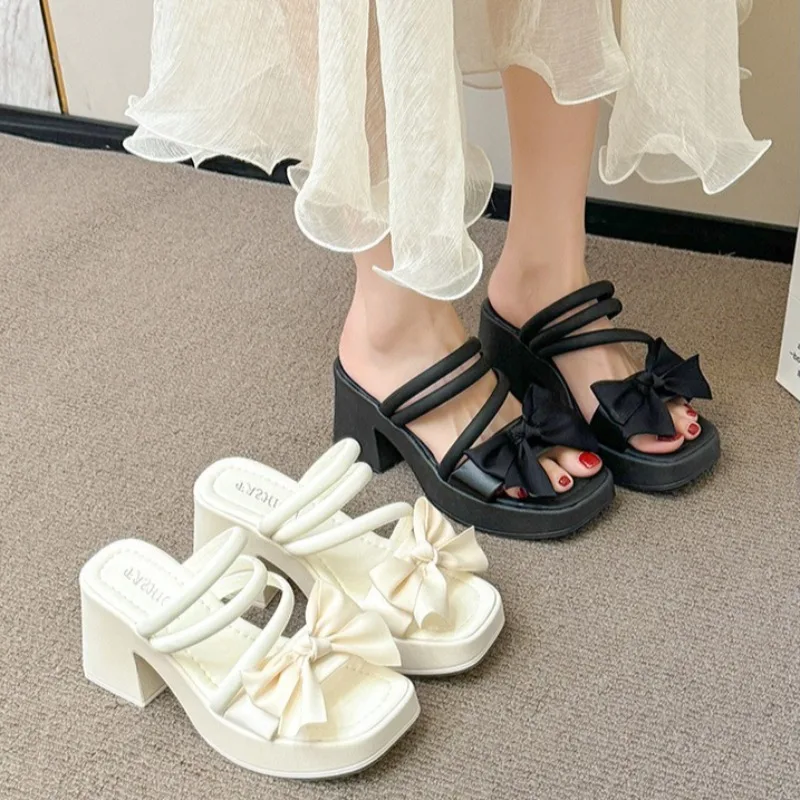 Новые модные женские шлепанцы с перекрестными ремешками, удобная модная легкая пляжная обувь, летние плиссированные массивные сандалии на высоком каблуке
Новые модные женские шлепанцы с перекрестными ремешками, удобная модная легкая пляжная обувь, летние плиссированные массивные сандалии на высоком каблуке