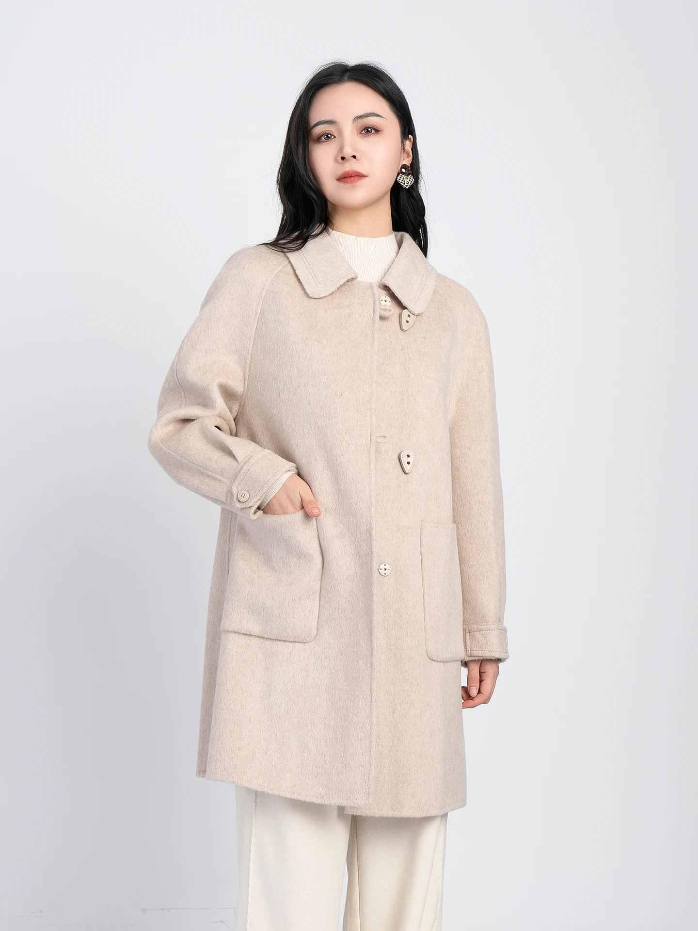 Зимнее шерстяное пальто Ele для женщин, средней длины, с воротником из овчины, на пуговицах, с большими карманами, прямого кроя, модная верхняя одежда
Зимнее шерстяное пальто Ele для женщин, средней длины, с воротником из овчины, на пуговицах, с большими карманами, прямого кроя, модная верхняя одежда