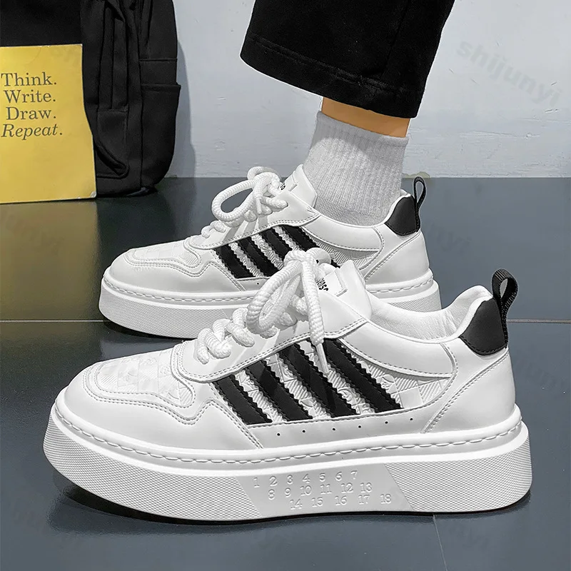 Мужские повседневные весенние белые туфли, модная новая мужская спортивная обувь 2025 года, дышащая студенческая модная универсальная мужская обувь для доски
Мужские повседневные весенние белые туфли, модная новая мужская спортивная обувь 2025 года, дышащая студенческая модная универсальная мужская обувь для доски