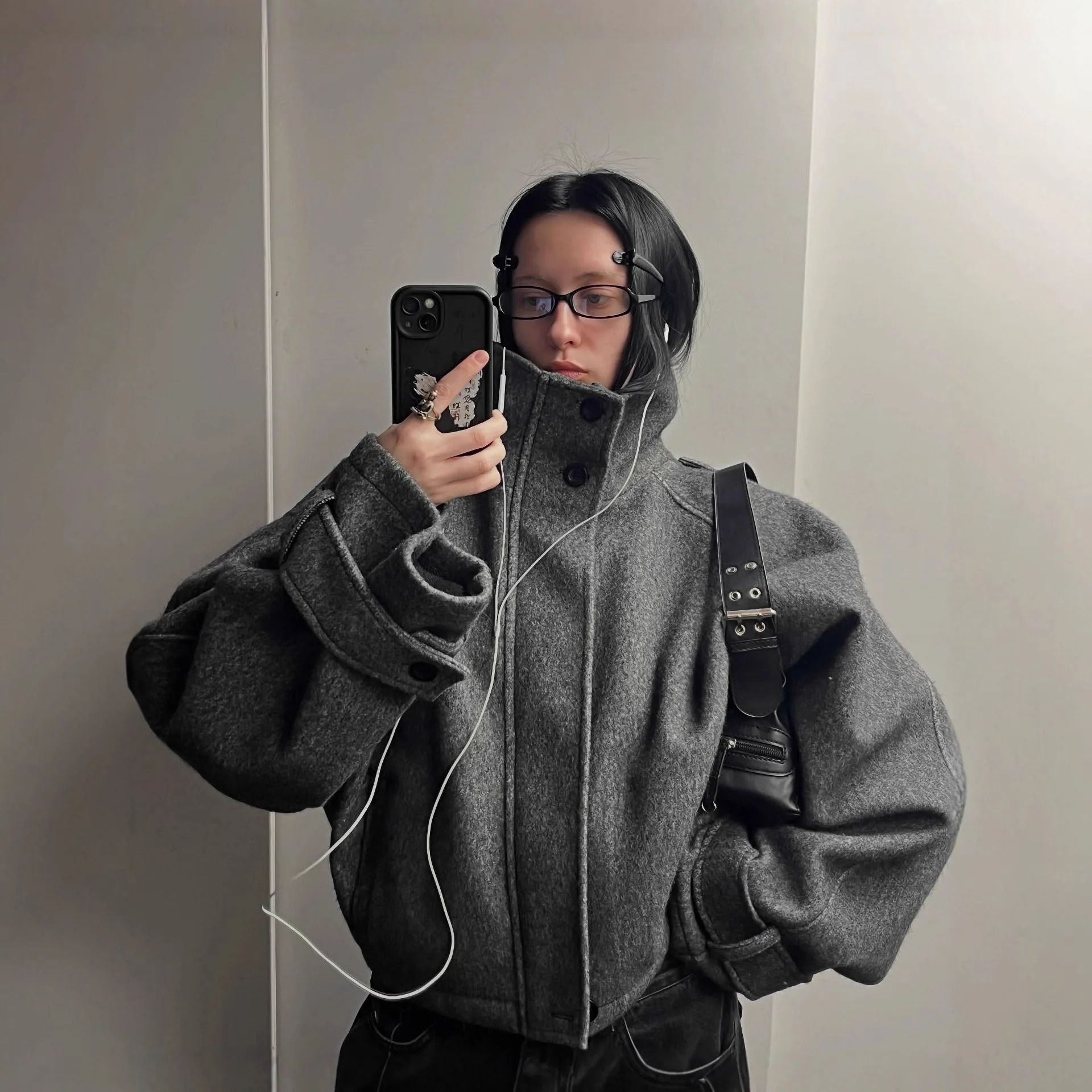 Cross-Border Women's Clothing In European American Style, Stand-Up Collar, Loose-Fitting, Slimming Silhouette, Short Woolen Coat
Cross-Border Women's Clothing In European American Style, Stand-Up Collar, Loose-Fitting, Slimming Silhouette, Short Woolen Coat
