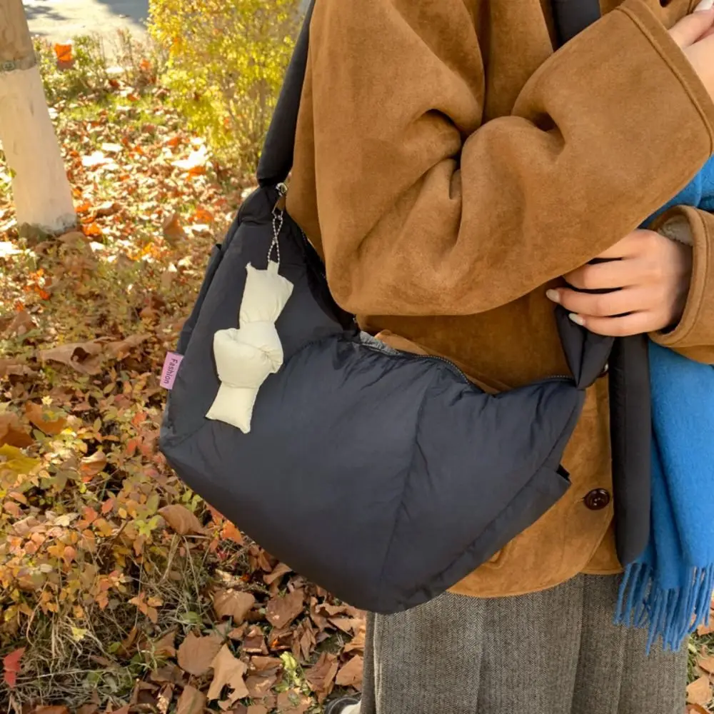 Japanese Style Down Cotton Dumpling Bag Sweet Solid Color Puffer Cloud Shoulder Bag Padded with Pendant Nylon Quilted Handbag
Japanese Style Down Cotton Dumpling Bag Sweet Solid Color Puffer Cloud Shoulder Bag Padded with Pendant Nylon Quilted Handbag