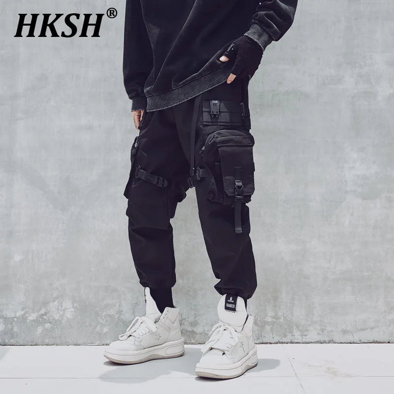HKSH Spring Autumn New Men Solid Color Techwear High Street Elegant Fashion Trendy Loose Chic Casual Dark Cargo Pants Ins HK6003
HKSH Spring Autumn New Men Solid Color Techwear High Street Elegant Fashion Trendy Loose Chic Casual Dark Cargo Pants Ins HK6003