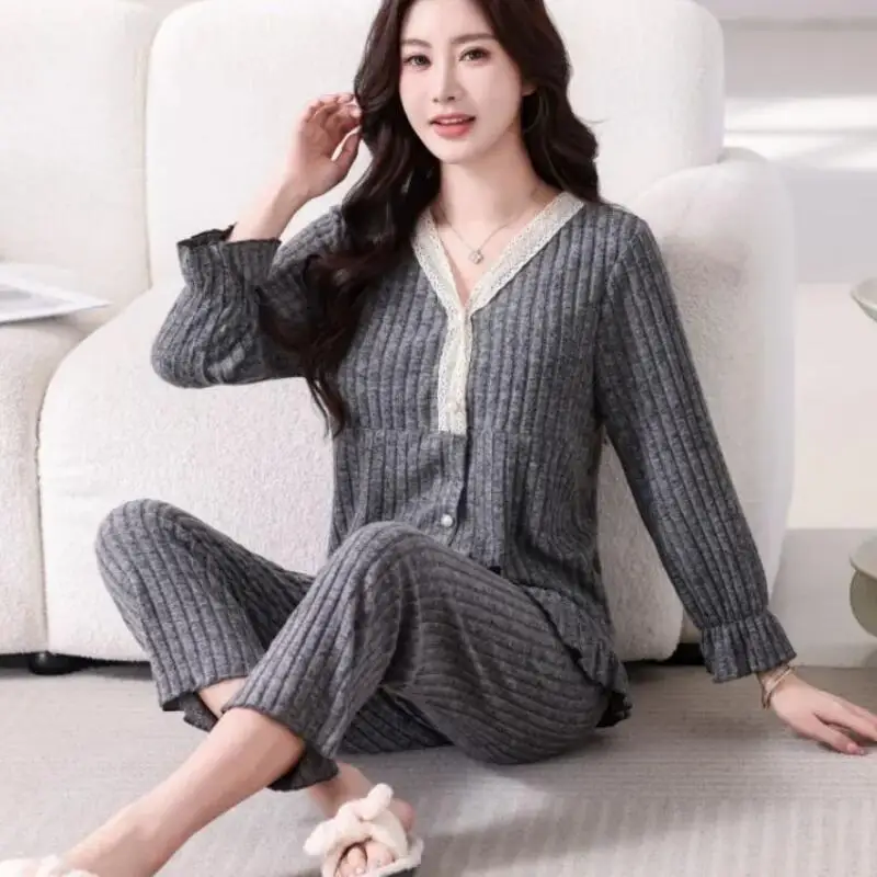 Женские бархатные пижамные комплекты с v-образным вырезом и кружевными краями, сексуальные пижамные комплекты для девочек с длинными рукавами и подушкой на груди, весенне-осенняя одежда, одежда для сна, новинка
Женские бархатные пижамные комплекты с v-образным вырезом и кружевными краями, сексуальные пижамные комплекты для девочек с длинными рукавами и подушкой на груди, весенне-осенняя одежда, одежда для сна, новинка