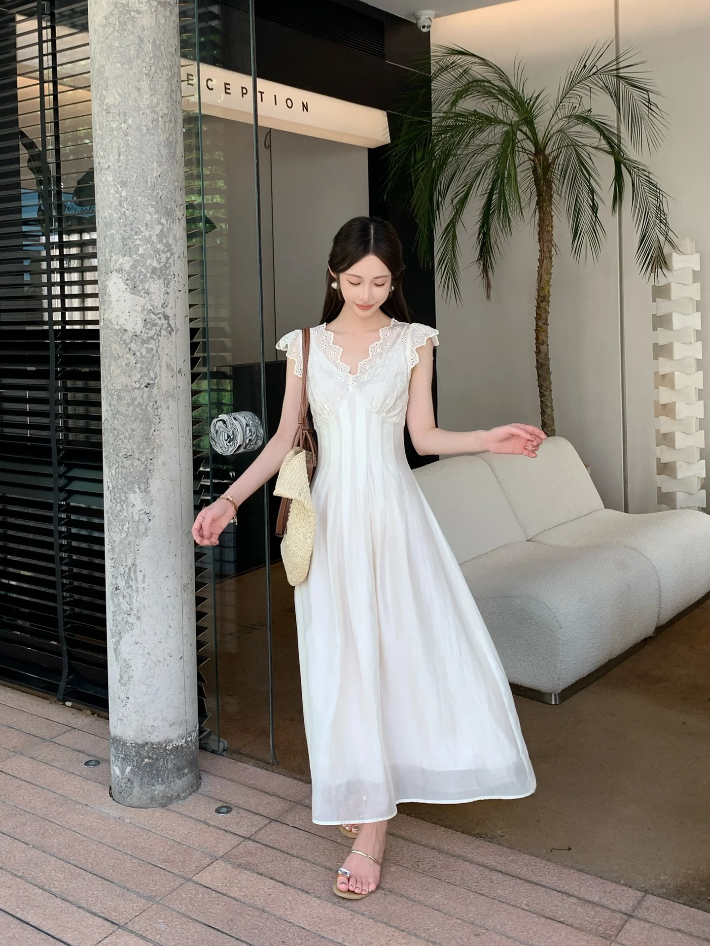 Summer New Embroidery Jasmine Sweet Small Size V-ne Holiday Dr Women's Long Skirt Artistic Sle High Waist Fabric
Summer New Embroidery Jasmine Sweet Small Size V-ne Holiday Dr Women's Long Skirt Artistic Sle High Waist Fabric