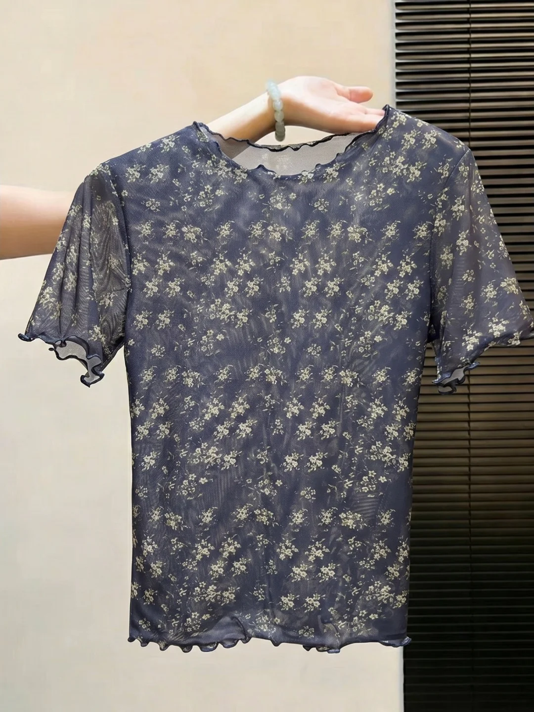 Chic Floral Print T-Shirt Korean Style Age-Defying Women's Top Fashionable Unique Design Summer 2026 Silk Blend round Neck ...
Chic Floral Print T-Shirt Korean Style Age-Defying Women's Top Fashionable Unique Design Summer 2026 Silk Blend round Neck ...