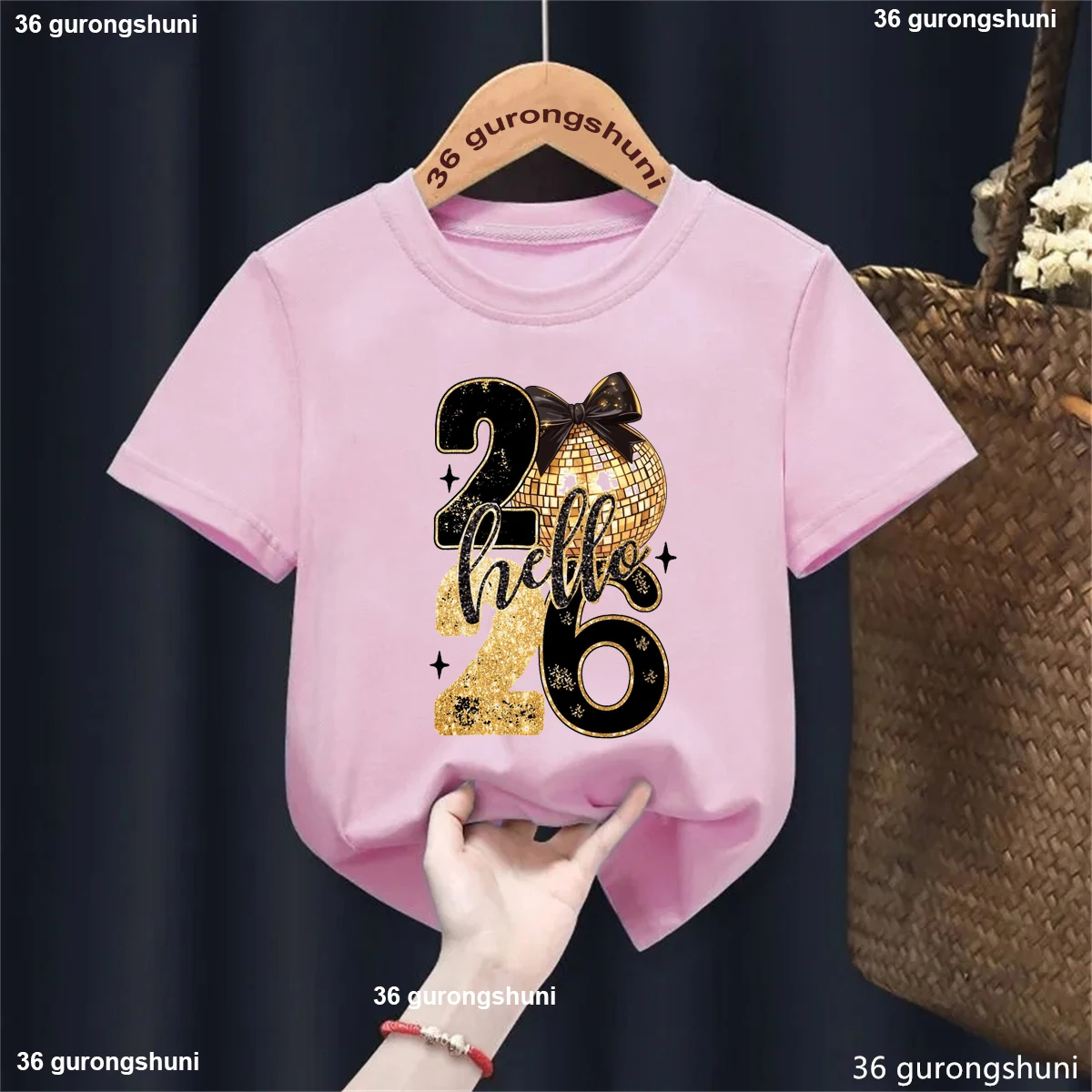Golden Hello 2026 Pink Bow Printed T Shirt Girls Happy New Year Shirt Holiday Gifts T-Shirt Kawaii Kids Clothes Solid Tshirt
Golden Hello 2026 Pink Bow Printed T Shirt Girls Happy New Year Shirt Holiday Gifts T-Shirt Kawaii Kids Clothes Solid Tshirt