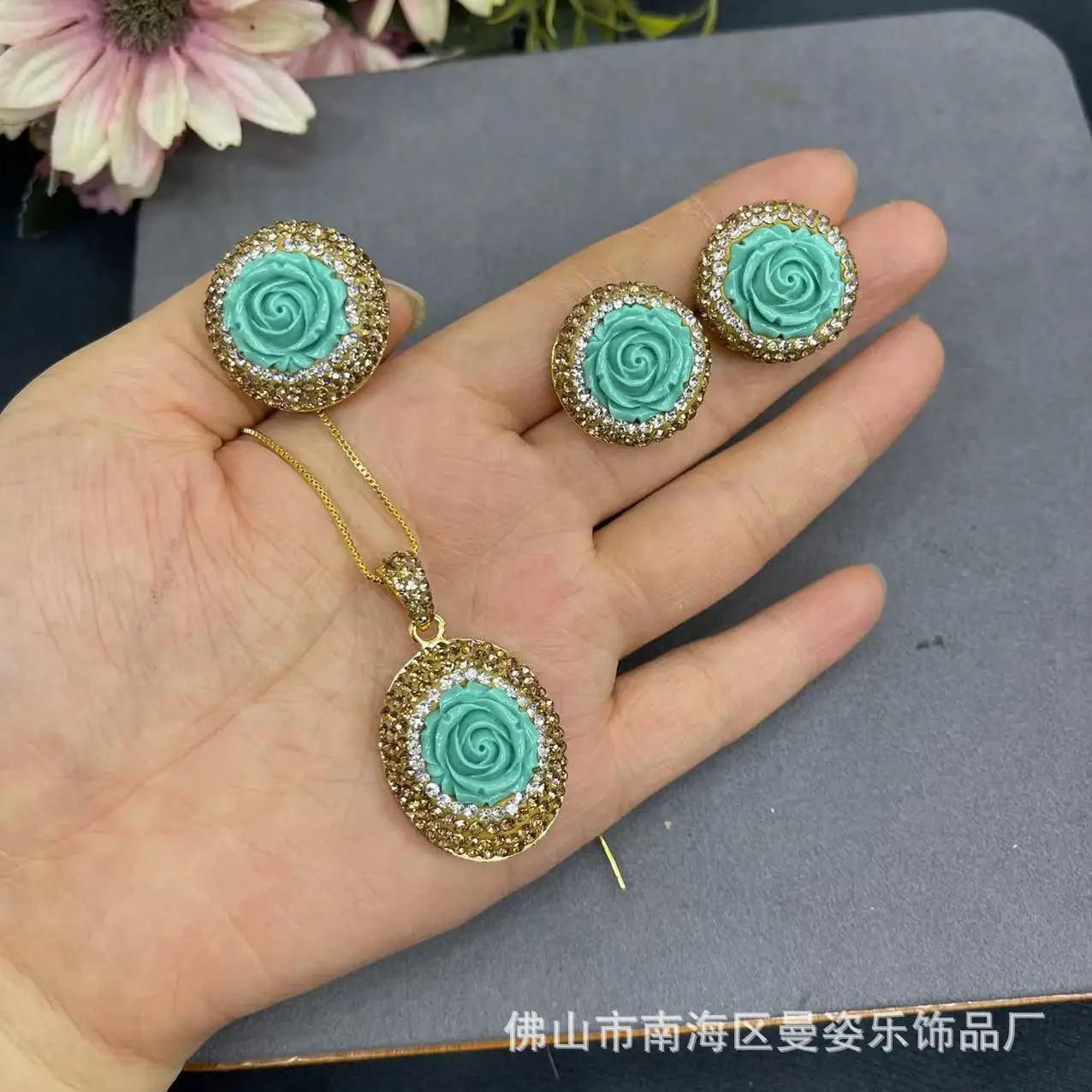 Ore second-generation blue pine rose exquisite set pottery clay hand-inlaid craft jewelry pendant necklace earring ring
Ore second-generation blue pine rose exquisite set pottery clay hand-inlaid craft jewelry pendant necklace earring ring