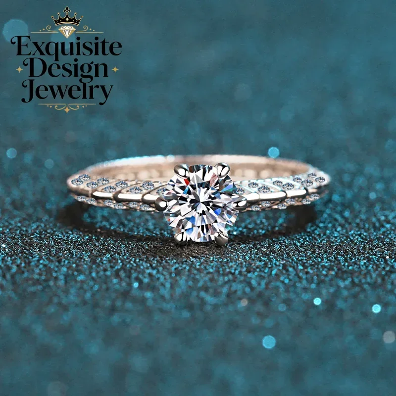 Luxury Platinum PT950 Six Claw Unique Texture Ring 1ct Moissanite Diamond Women Set Elegant Timeless Jewelry Wedding Rings Gifts
Luxury Platinum PT950 Six Claw Unique Texture Ring 1ct Moissanite Diamond Women Set Elegant Timeless Jewelry Wedding Rings Gifts