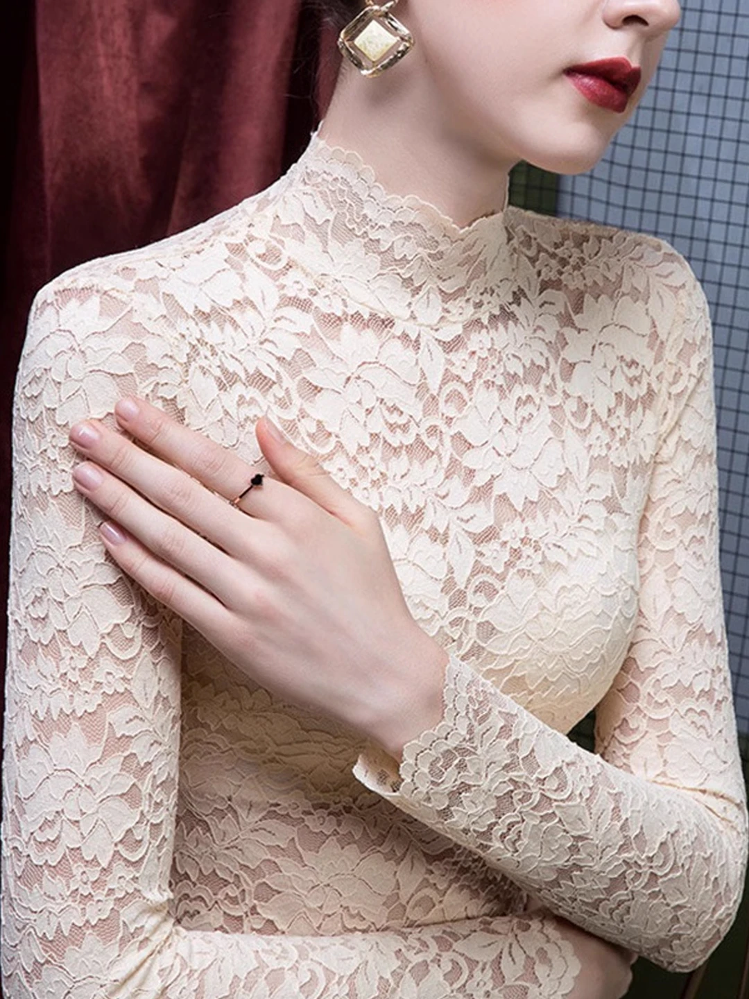 Fall 2025 New Lace Hollow out Thin Base Shirt Women's Inner Wear T-Shirt Lace Top High-End Sensation Half High Collar
Fall 2025 New Lace Hollow out Thin Base Shirt Women's Inner Wear T-Shirt Lace Top High-End Sensation Half High Collar