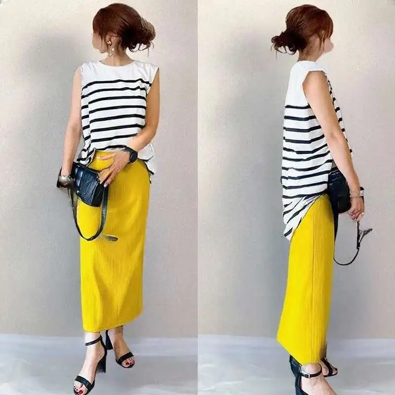 2025 Summer New Round Neck Sleeveless Striped Top Straight Tube Half Skirt Two-piece Set
2025 Summer New Round Neck Sleeveless Striped Top Straight Tube Half Skirt Two-piece Set