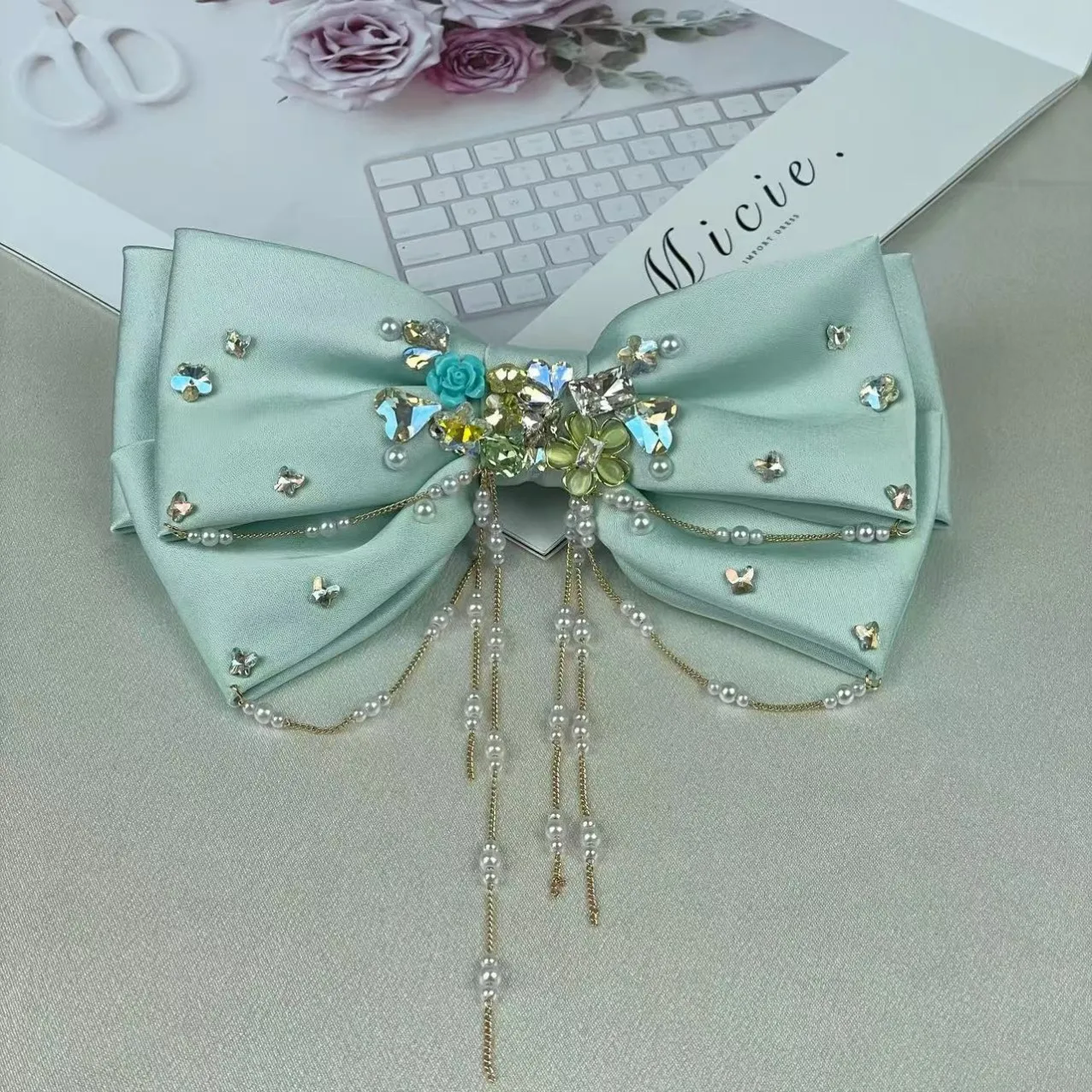 Оригинальный дизайн Fugitive Princess Super Fairy Dot Алмазная заколка с кисточкой и бантом
Оригинальный дизайн Fugitive Princess Super Fairy Dot Алмазная заколка с кисточкой и бантом