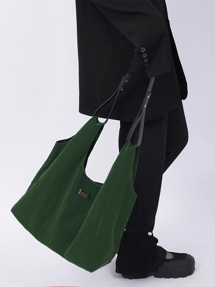 Army green senior sense of simplicity and large capacity shoulder crossbody women's bag
Army green senior sense of simplicity and large capacity shoulder crossbody women's bag