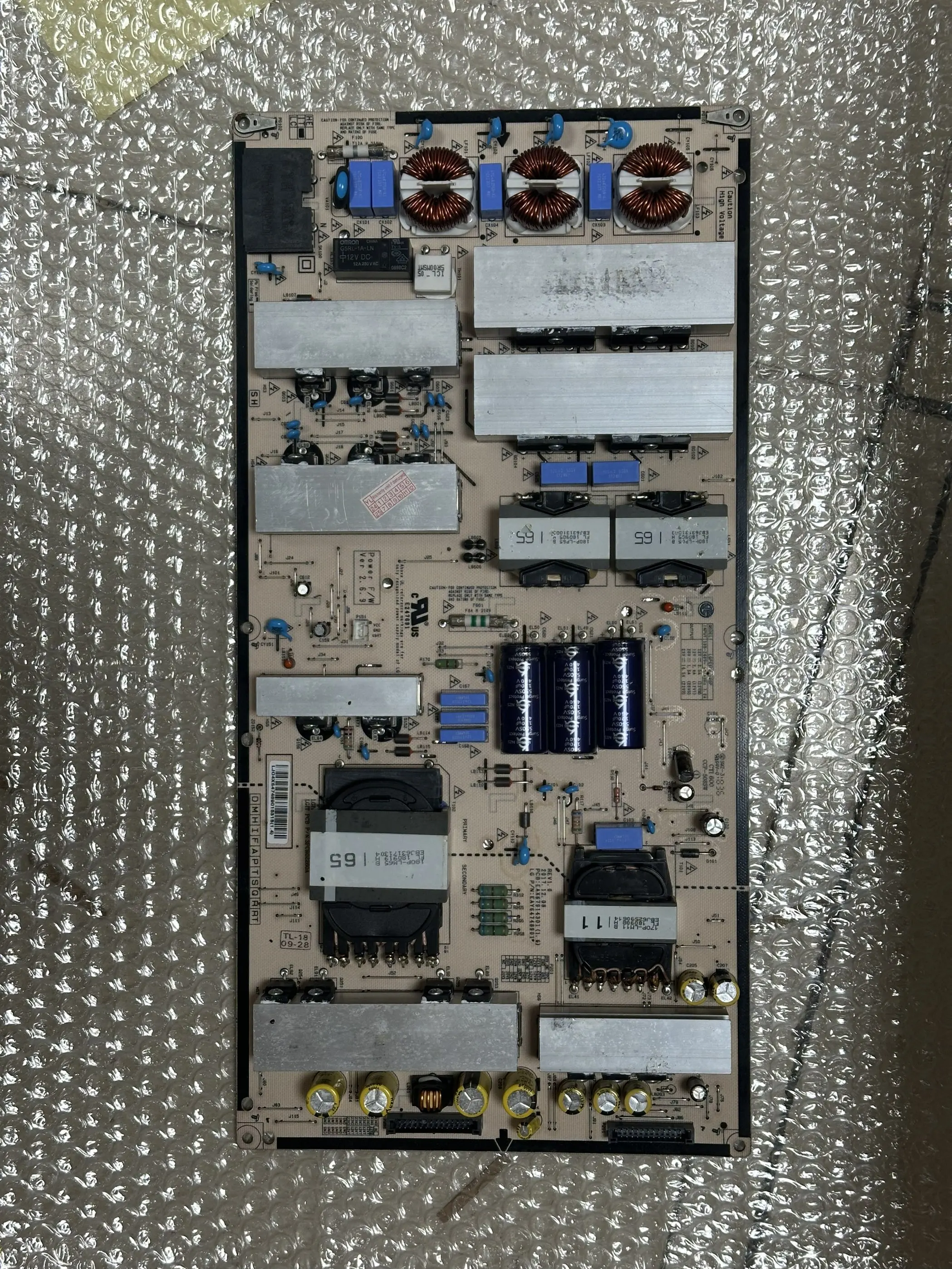 OLED65C8PCA power board LGP65C8-180P EAX67914301 EAY64748901
OLED65C8PCA power board LGP65C8-180P EAX67914301 EAY64748901