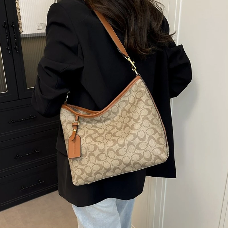 Стильная большая сумка в горячей продаже. Универсальная сумка на одно плечо простого, но популярного дизайна, идеально подходящая для путешествий и офисных случаев.
Стильная большая сумка в горячей продаже. Универсальная сумка на одно плечо простого, но популярного дизайна, идеально подходящая для путешествий и офисных случаев.