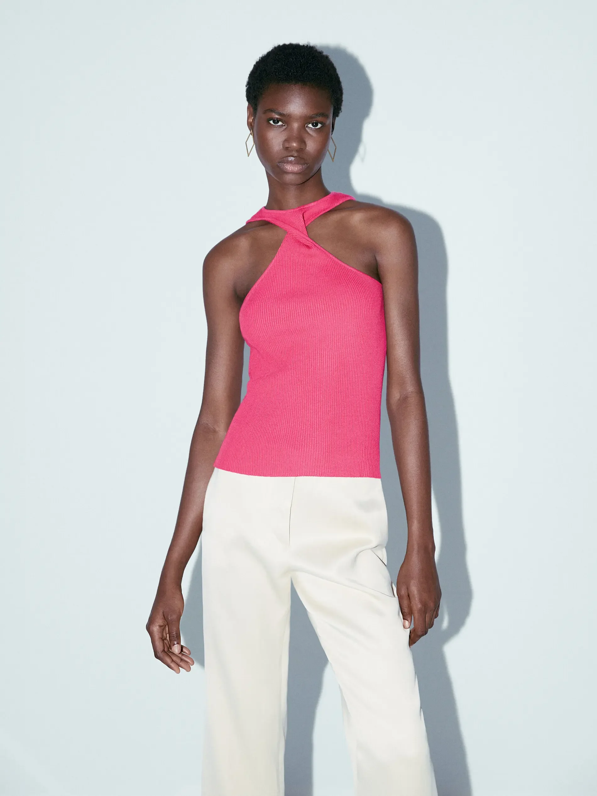 Ethereal costume 2025 spring new style of Women's casual slim-fit knot design sleeveless sweater in solid color
Ethereal costume 2025 spring new style of Women's casual slim-fit knot design sleeveless sweater in solid color