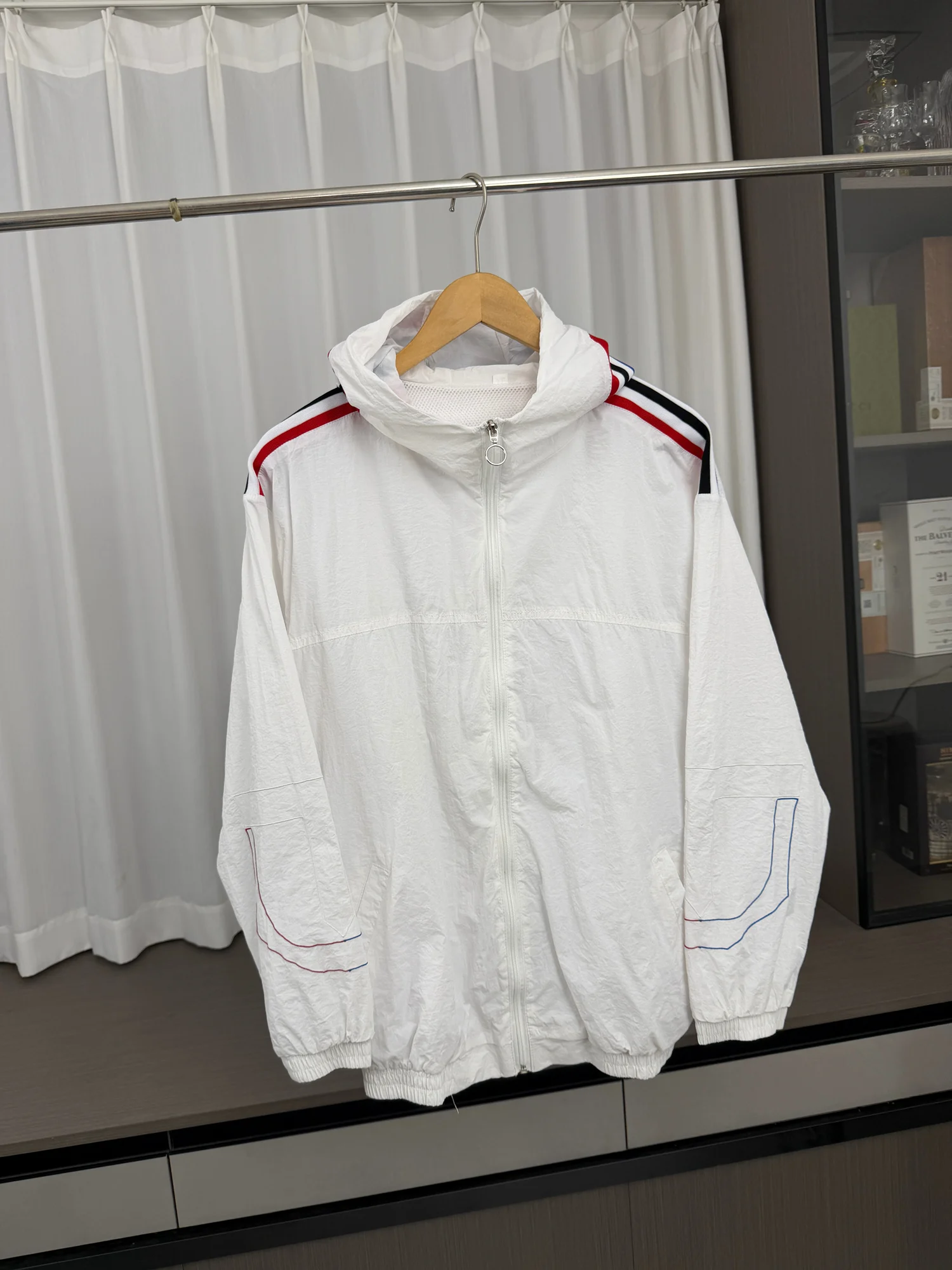 Unisex Summer Thin Breathable Sun Protection Hoodie Fashionable Striped Outerwear Cool Sensation Men's Jacket Casual Style
Unisex Summer Thin Breathable Sun Protection Hoodie Fashionable Striped Outerwear Cool Sensation Men's Jacket Casual Style