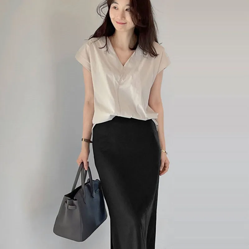 Elegant V-Neck Short Sleeve Women's Shirt Summer New Style Trendy Overhead Design Classic Pure Color Business Casual Top
Elegant V-Neck Short Sleeve Women's Shirt Summer New Style Trendy Overhead Design Classic Pure Color Business Casual Top