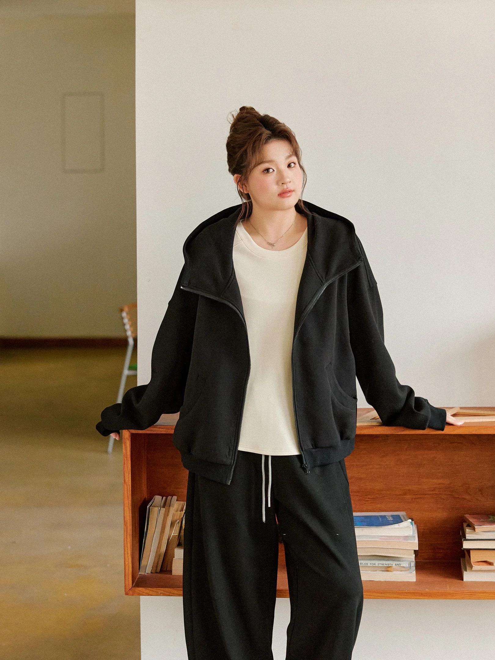 Loose Fit Casual Sle Sweatirt for plus Size Women Spring New Arrival Comfortable Outerwear Hooded Zipper Closure Long Sve
Loose Fit Casual Sle Sweatirt for plus Size Women Spring New Arrival Comfortable Outerwear Hooded Zipper Closure Long Sve