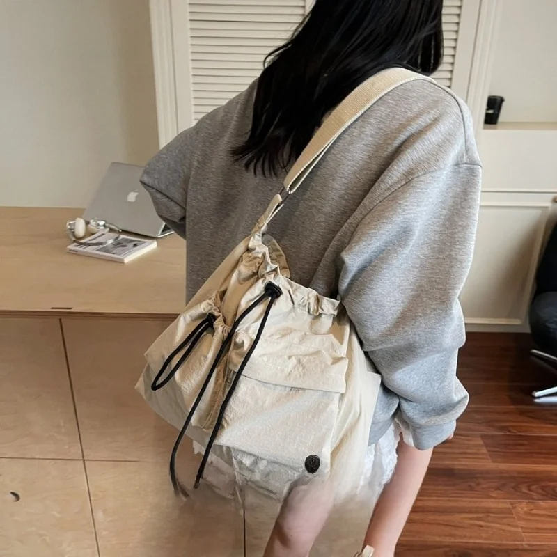 Casual Versatile Large Capaci Dstring Sports Bag Crossbody Buet Bag Multiuse Leisure Sensation Single oulder Bag
Casual Versatile Large Capaci Dstring Sports Bag Crossbody Buet Bag Multiuse Leisure Sensation Single oulder Bag