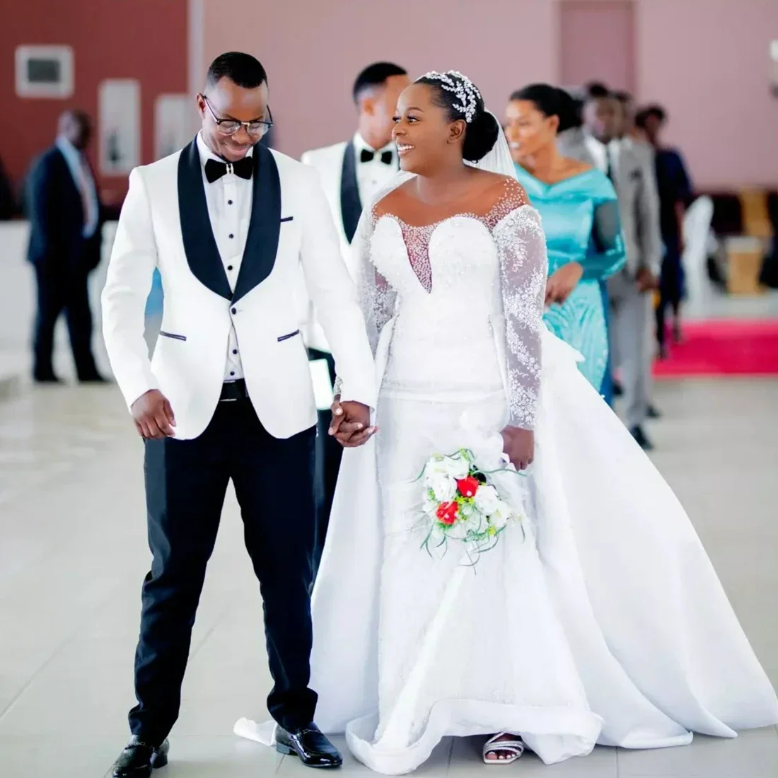 Свадебное платье Aso Ebi с круглым вырезом и блестящими жемчужными аппликациями по индивидуальному заказу, свадебное платье Vestidos De Novia с длинными рукавами
Свадебное платье Aso Ebi с круглым вырезом и блестящими жемчужными аппликациями по индивидуальному заказу, свадебное платье Vestidos De Novia с длинными рукавами