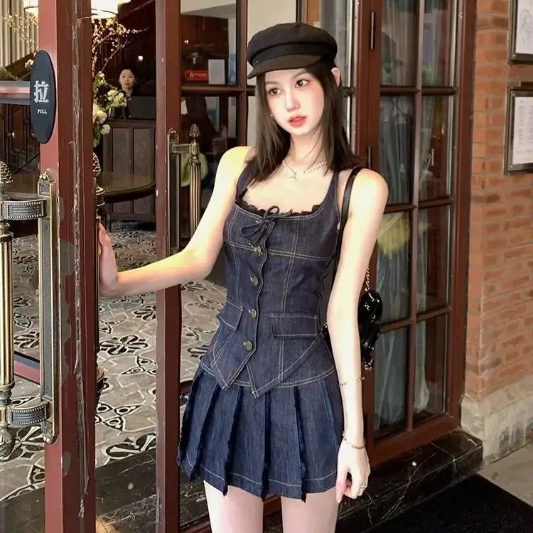 Two-Piece Set Retro Denim Sleeveless Fashionable Vest Top Short Pleated Skirt Hot Girl Summer New Suit
Two-Piece Set Retro Denim Sleeveless Fashionable Vest Top Short Pleated Skirt Hot Girl Summer New Suit