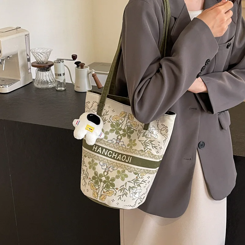 Everyday Casual Female Bag Lightweight Crossbody Shoulder Bag for Quick Errands and Appointments
Everyday Casual Female Bag Lightweight Crossbody Shoulder Bag for Quick Errands and Appointments