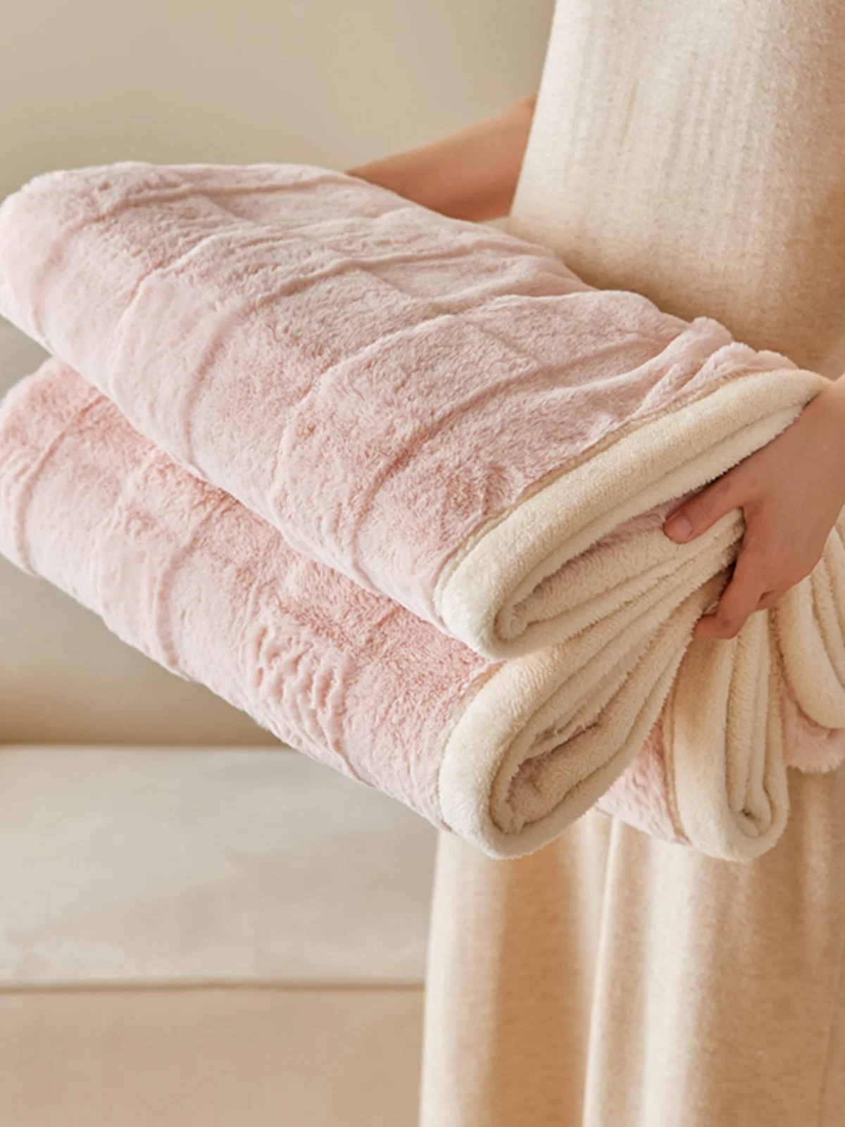 Ultra Soft Rabbit Fur Velvet Blanket Grid Pattern Luxury Warm Living Room Sofa Bedroom Travel Cover Blanket Skin-friendly
Ultra Soft Rabbit Fur Velvet Blanket Grid Pattern Luxury Warm Living Room Sofa Bedroom Travel Cover Blanket Skin-friendly