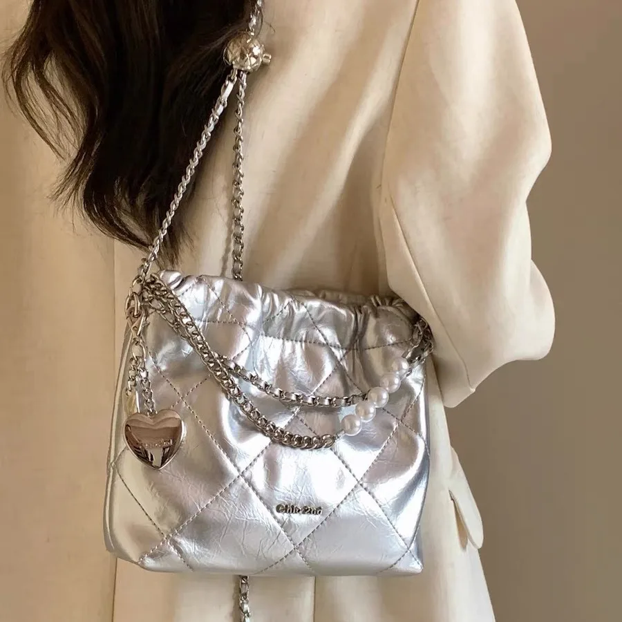 Elegant Chain Shoulder Bag Women Spring Summer 2025 Large Capacity Crossbody Bag Temperament Bead Commuting Handbag Trend
Elegant Chain Shoulder Bag Women Spring Summer 2025 Large Capacity Crossbody Bag Temperament Bead Commuting Handbag Trend