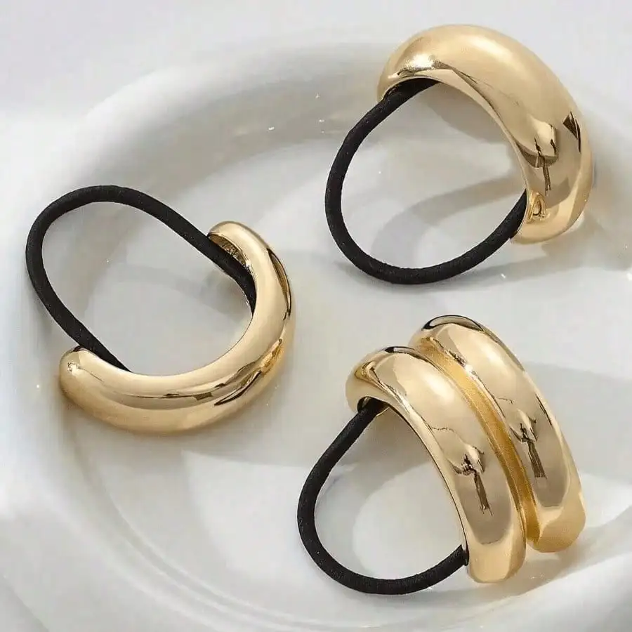 Three gold metal hair bands, elegant and versatile, a woman with an elastic ponytail holding hair accessories. Hair accessories, women's hair accessories
Three gold metal hair bands, elegant and versatile, a woman with an elastic ponytail holding hair accessories. Hair accessories, women's hair accessories
