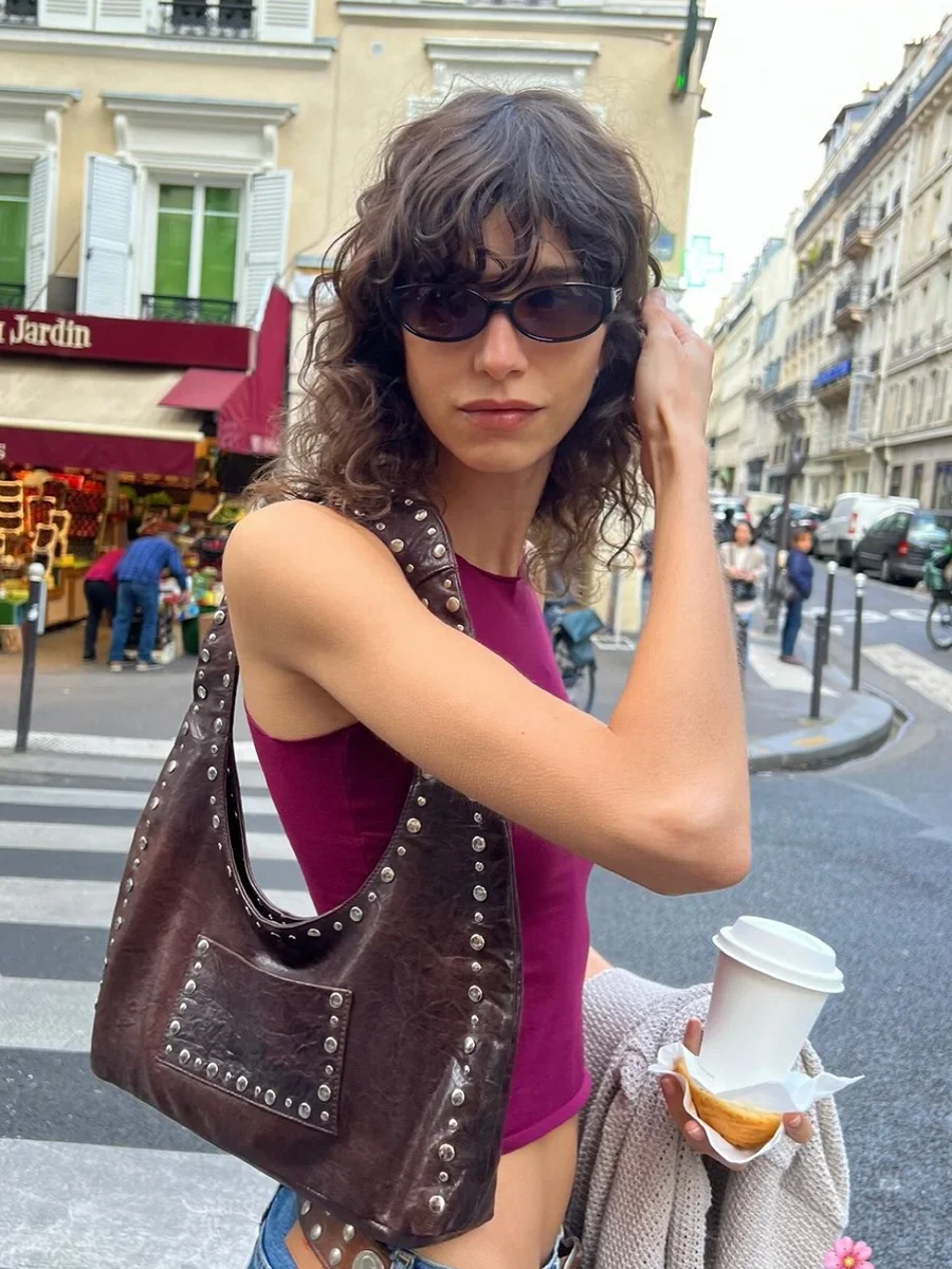 Retro Rivet Decorated Oil Wax Leather Underarm Handbag Women's Shoulder Bag British Style Magnetic Buckle Closure Daily Use
Retro Rivet Decorated Oil Wax Leather Underarm Handbag Women's Shoulder Bag British Style Magnetic Buckle Closure Daily Use