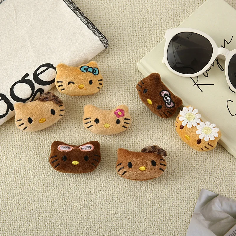 Новая плюшевая брошь Sanrio KT из 2 предметов, шапка, одежда, аксессуары для обуви и носков, украшение для заколки, аксессуар для маленького кота
Новая плюшевая брошь Sanrio KT из 2 предметов, шапка, одежда, аксессуары для обуви и носков, украшение для заколки, аксессуар для маленького кота