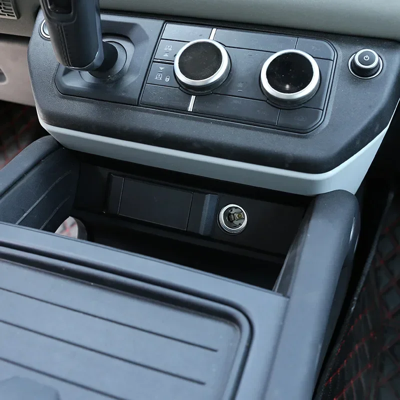 ABS Black Car Center Console Charging Port USB Protection Cover Interior Car Accessories For Land Rover Defend 90 110 130 20-24
ABS Black Car Center Console Charging Port USB Protection Cover Interior Car Accessories For Land Rover Defend 90 110 130 20-24