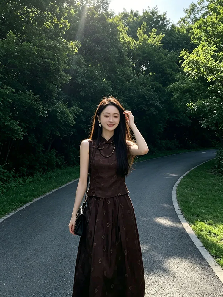 New 2026 Summer Chinese Style High Waist Slimming Sleeveless Women's Set with Button Skirt Fashionable Mid-Length Plant Floral
New 2026 Summer Chinese Style High Waist Slimming Sleeveless Women's Set with Button Skirt Fashionable Mid-Length Plant Floral