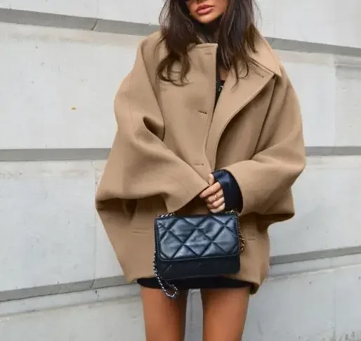 Autumn Coat Fashion, High-End Feel, Brown Woolen Collar, Bat Sleeves, Cardigan Jacket, Simple Commuting Women's Clothing
Autumn Coat Fashion, High-End Feel, Brown Woolen Collar, Bat Sleeves, Cardigan Jacket, Simple Commuting Women's Clothing