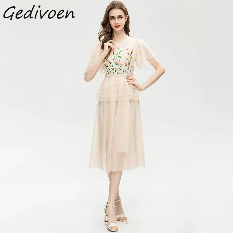 Gedivoen Summer Fashion Runway Vintage Beige Mesh Dress Women O-Neck Short Sleeve Appliques Sequins Cascading Ruffle Midi Dress
Gedivoen Summer Fashion Runway Vintage Beige Mesh Dress Women O-Neck Short Sleeve Appliques Sequins Cascading Ruffle Midi Dress