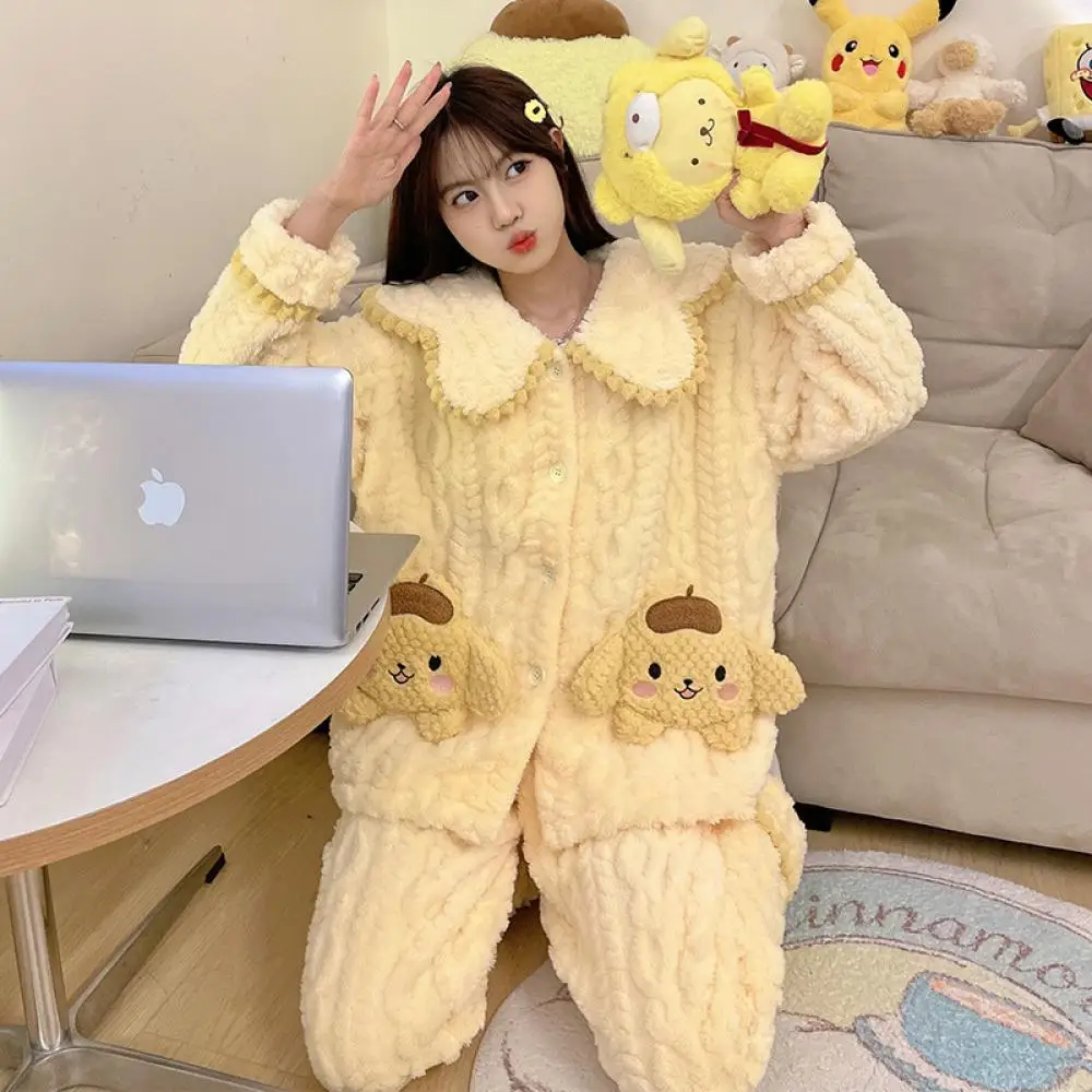 Женская зимняя пижама с помпонами и рисунком Sanrio Kawaii Kuromi, утепленная домашняя одежда для девочек, студенческая свободная повседневная домашняя одежда
Женская зимняя пижама с помпонами и рисунком Sanrio Kawaii Kuromi, утепленная домашняя одежда для девочек, студенческая свободная повседневная домашняя одежда