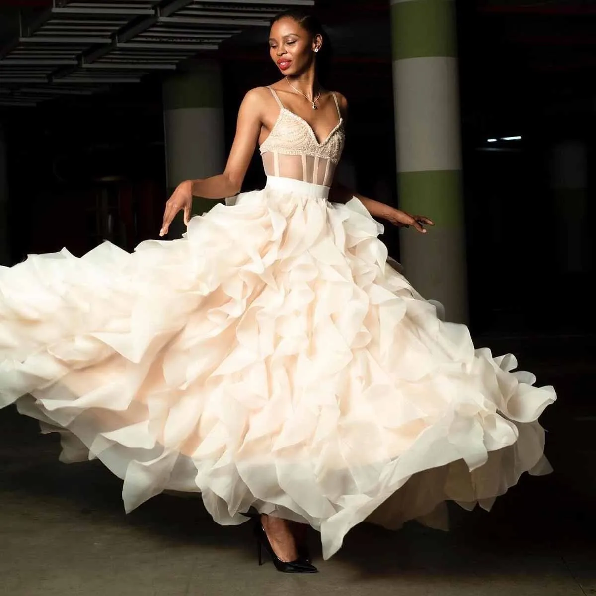 Stunning Beige Ruffles Bridal Wedding Skirt Elastic Waist High Slit Tiered Long Evening Party Skirt 2025 Chic Women Maxi Skirts
Stunning Beige Ruffles Bridal Wedding Skirt Elastic Waist High Slit Tiered Long Evening Party Skirt 2025 Chic Women Maxi Skirts