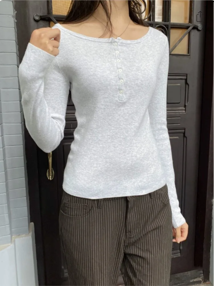 New Gray Crew Collar Long Sleeve T-shirts Women Autumn Twist Knitted Slim New Button Cotton Tees Sweet Cute Casual T Shirt Tops
New Gray Crew Collar Long Sleeve T-shirts Women Autumn Twist Knitted Slim New Button Cotton Tees Sweet Cute Casual T Shirt Tops