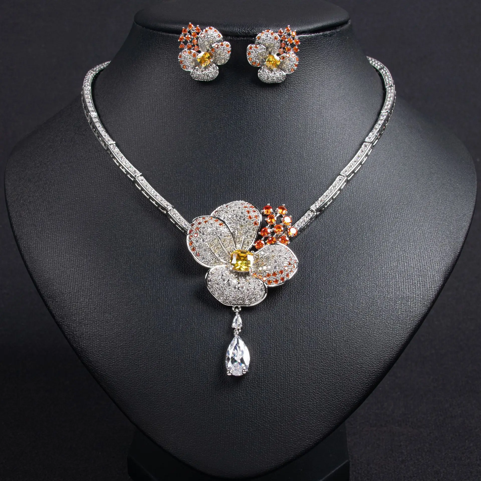Flower Zircon Necklace & Earrings Set for Women Luxury Wedding Engagement Party Bridal Dress Accessories Fashion Gift
Flower Zircon Necklace & Earrings Set for Women Luxury Wedding Engagement Party Bridal Dress Accessories Fashion Gift