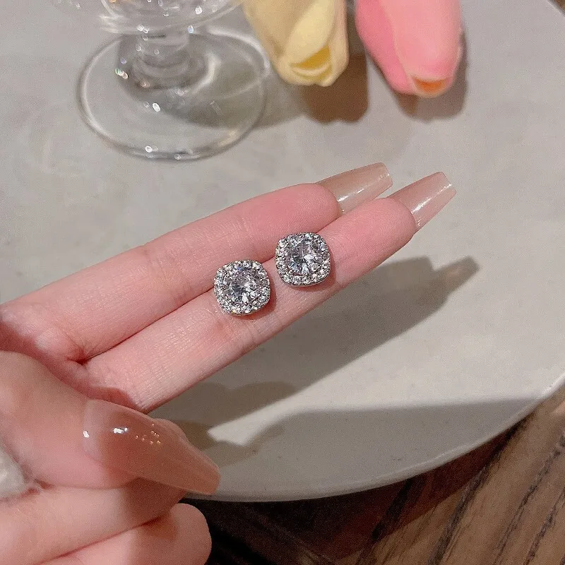 TY классические серьги-гвоздики квадратной формы из стерлингового серебра 925 пробы с муассанитом для женщин, нежные богемные изящные ювелирные изделия, подарок
TY классические серьги-гвоздики квадратной формы из стерлингового серебра 925 пробы с муассанитом для женщин, нежные богемные изящные ювелирные изделия, подарок